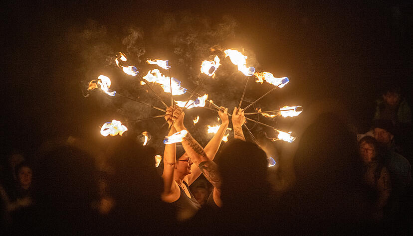 Am 6. und 7. Dezember lädt die Seeweihnacht am Breitenauer See mit Kunsthandwerk, Musik und Feuershow ein. Am 6. und 7. Dezember lädt die Seeweihnacht am Breitenauer See mit Kunsthandwerk, Musik und Feuershow ein.