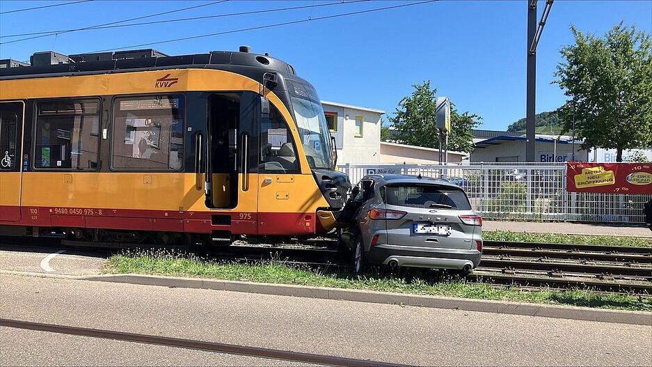 Die Stadtbahnlinien S41 und S42 werden wegen des Unfalls umgeleitet. Die Stadtbahnlinien S41 und S42 werden wegen des Unfalls umgeleitet.