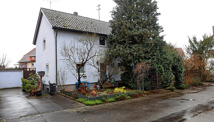 In der Straße "Im Forstgarten" soll anstelle eines Doppelhauses ein Drei-Familienhaus gebaut werden. Die Planung kommt beim Gemeinderat gut an. In der Straße "Im Forstgarten" soll anstelle eines Doppelhauses ein Drei-Familienhaus gebaut werden. Die Planung kommt beim Gemeinderat gut an.