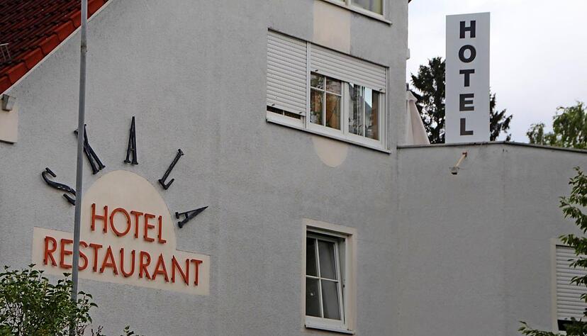 Kein Hotelbetrieb mehr: Das Skala in Auenstein soll ab September Asylbewerber beherbergen. Die bisherige Unterkunft am Ort wird aufgegeben.Fotos: Ute Knödler