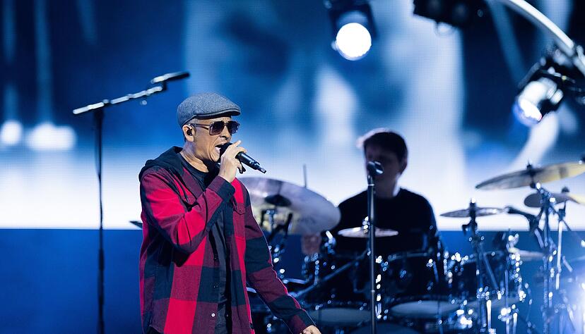 Nach sechs Jahren Pause ging Xavier Naidoo ab Dezember 2025 wieder auf Tour. Der Auftakt fand in der ausverkauften Lanxess-Arena statt.