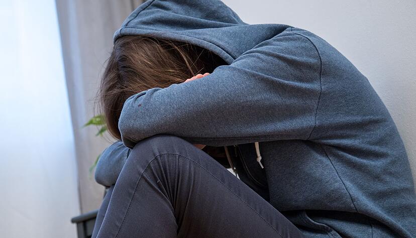 Wenn die Kraft zum Weitermachen fehlt, gibt es Anlaufstellen, die gut helfen k&ouml;nnen - auch speziell f&uuml;r junge Menschen, vor Ort und online.