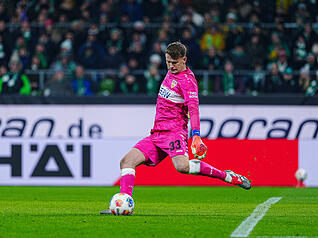 Alexander Nübel: Greift in den ersten zehn Minuten einige Mal mitentscheidend ein. Keine Patzer, ganz wichtig für den Nationaltorwart, der zuletzt immer wieder wackelte. Noch wichtiger: Die Null steht. Hatte aber in der zweiten Hälfte auch nicht mehr so viel zu tun. Note: 3 Alexander Nübel: Greift in den ersten zehn Minuten einige Mal mitentscheidend ein. Keine Patzer, ganz wichtig für den Nationaltorwart, der zuletzt immer wieder wackelte. Noch wichtiger: Die Null steht. Hatte aber in der zweiten Hälfte auch nicht mehr so viel zu tun. Note: 3