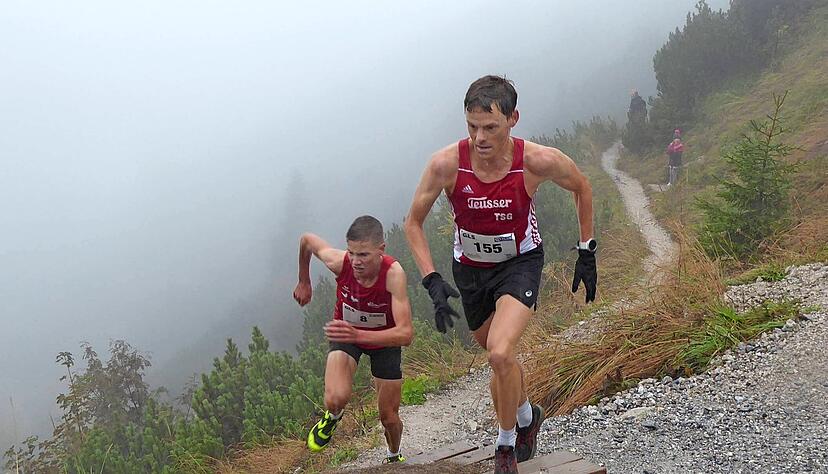 Mit Handschuhen, aber ohne Probleme: Benedikt Hoffmann (rechts) von der TSG Heilbronn hat bei den deutschen Berglauf-Meisterschaften Silber geholt.
Foto: privat