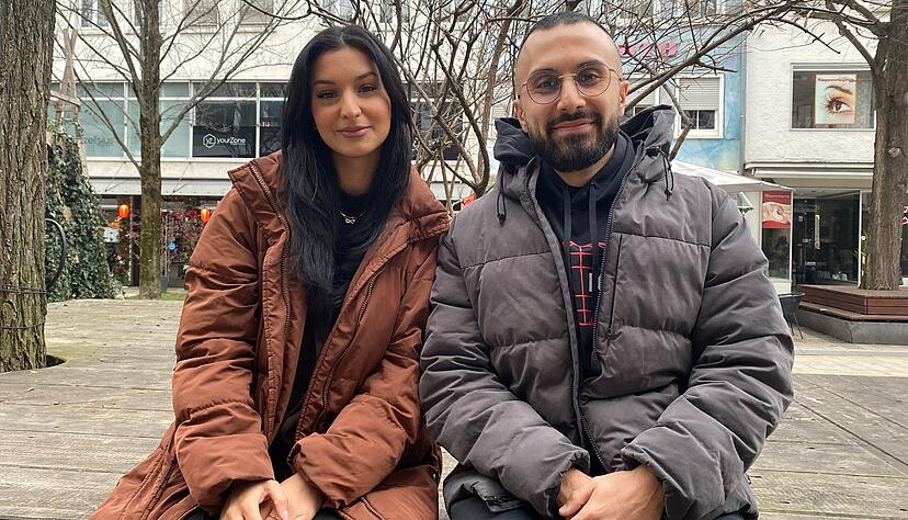 In den Sozialen Medien kl&auml;ren Sania Kohansal und Nima Salem &uuml;ber die Lage im Iran auf und machen sich f&uuml;r einen langfristigen Wandel in dem Land stark.