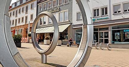 Wie leer gefegt: Derzeit ist in der Neckarsulmer Innenstadt aufgrund des Lockdowns sehr wenig los. Mit einer Öffnungsstrategie nach dem Tübinger Modell könnte sich das ändern. Die Stadt hat sich darum beworben.
Foto: Ralf Seidel Wie leer gefegt: Derzeit ist in der Neckarsulmer Innenstadt aufgrund des Lockdowns sehr wenig los. Mit einer Öffnungsstrategie nach dem Tübinger Modell könnte sich das ändern. Die Stadt hat sich darum beworben.
Foto: Ralf Seidel