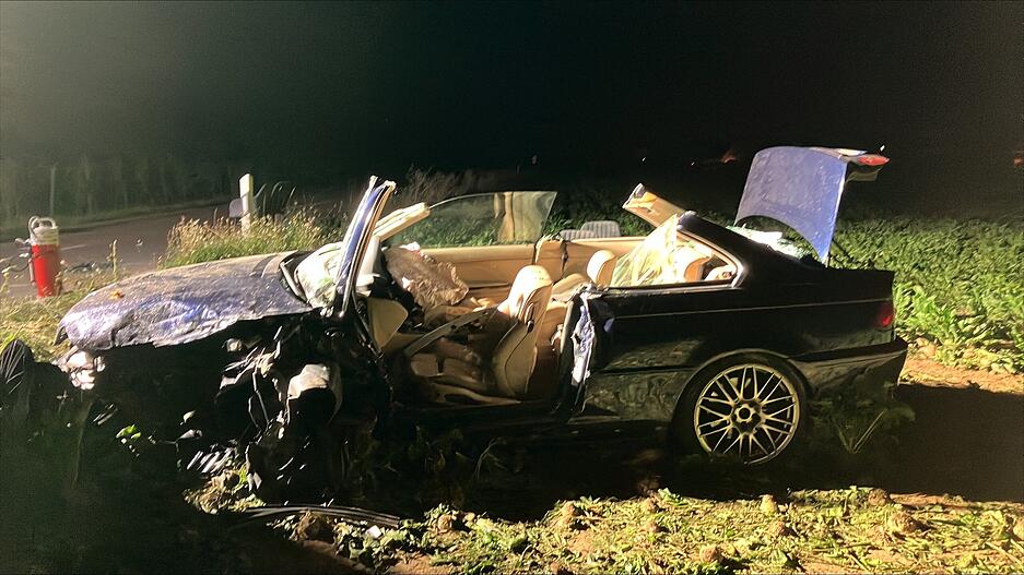 Sie wurde durch die Kollision im Fahrzeug eingeklemmt.