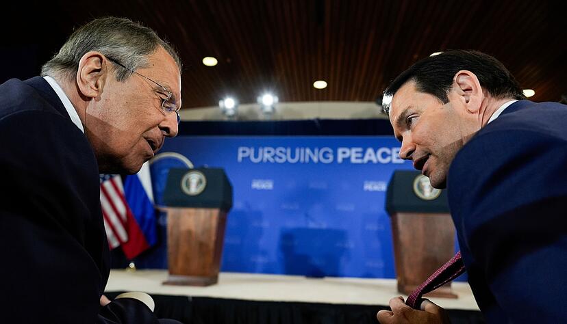 Die Außenminister Russlands und der USA sollen ein Treffen der Präsidenten Putin und Trump vorbereiten. (Archivbild) Die Außenminister Russlands und der USA sollen ein Treffen der Präsidenten Putin und Trump vorbereiten. (Archivbild)