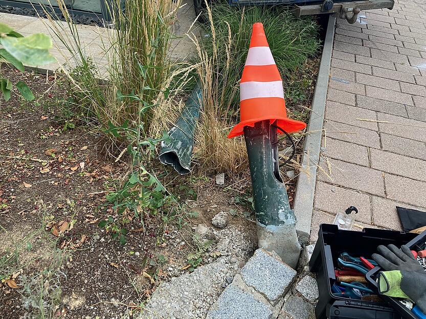 Transporter kracht in Pflegeheim