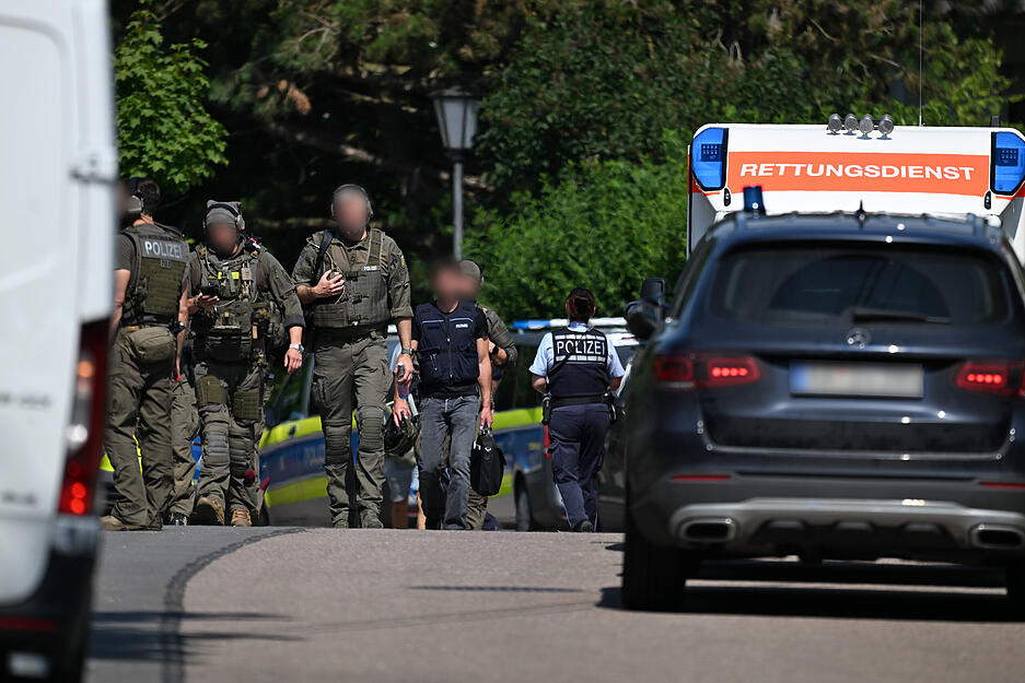 Seit dem frühen Dienstagvormittag gebe es eine "statische Einsatzlage" an oder in einem Wohnhaus im Ortsteil Sanzenbach. Seit dem frühen Dienstagvormittag gebe es eine "statische Einsatzlage" an oder in einem Wohnhaus im Ortsteil Sanzenbach.