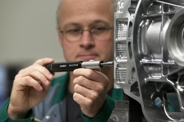 Seit fast 100 Jahren z&auml;hlt Kolbenschmidt zu den wichtigsten Unternehmen in der Region. Vor zehn Jahren mit der Rheinmetall-Tochter Pierburg zur Kolbenschmidt Pierburg AG verschmolzen, ist das Unternehmen in der Region mit drei Gesch&auml;ftsbereichen aktiv. Kolbenfertigung, Motorblock-Fertigung und mit der Ersatzteil-Sparte Motor Services.