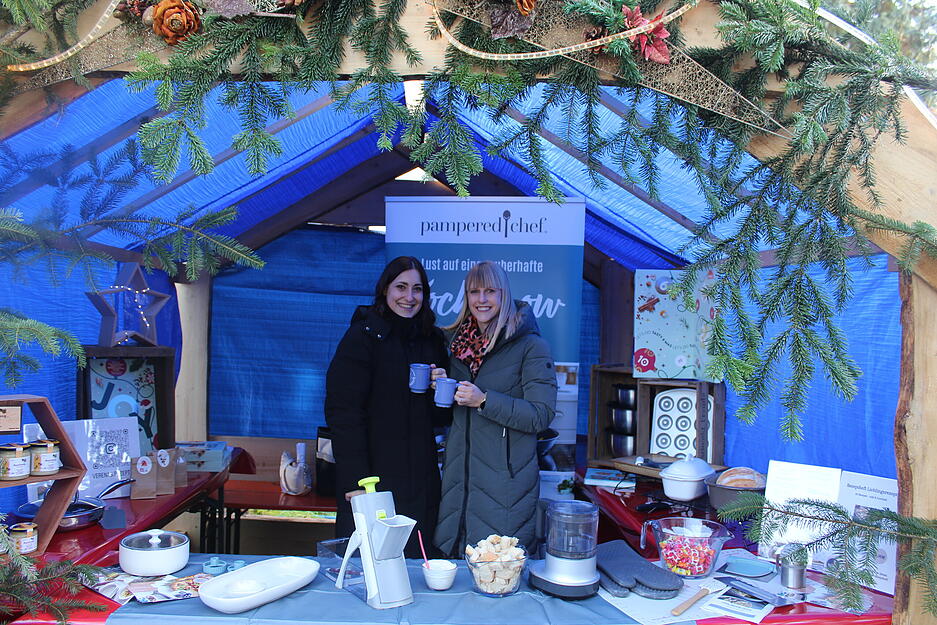 Tradition und moderne Ideen verbinden sich auf dem festlichen Markt. Tradition und moderne Ideen verbinden sich auf dem festlichen Markt.