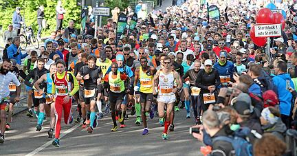 Start der Marathonläufer 2019 an der Badstraße. In diesem Jahr wird der Trollinger nur als Halbmarathon und 10 Kilometer-Lauf gestartet.
Foto: Archiv/Veigel Start der Marathonläufer 2019 an der Badstraße. In diesem Jahr wird der Trollinger nur als Halbmarathon und 10 Kilometer-Lauf gestartet.
Foto: Archiv/Veigel