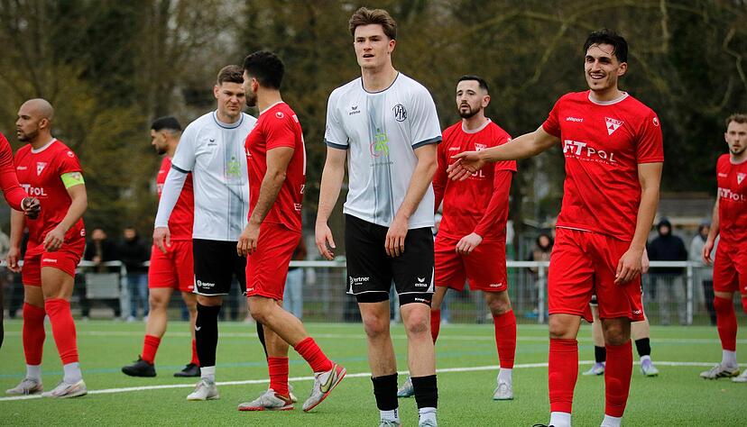 Gegen den TSV Weilimdorf erzielt Luis Weber schon zum dritten Mal ein Tor f&uuml;r den VfR Heilbronn in der letzten Minute der Nachspielzeit.