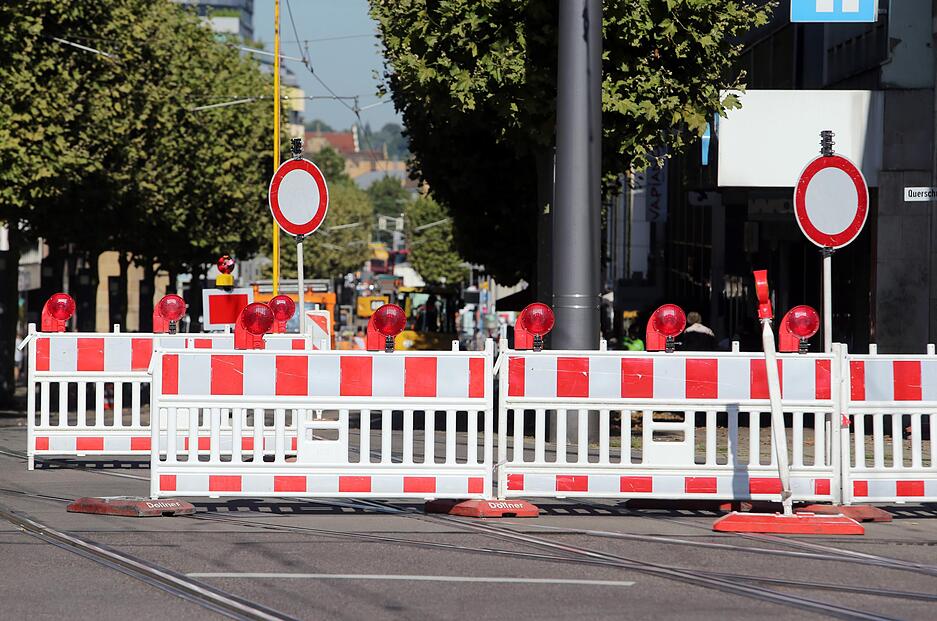 Hier geht's nicht weiter: Blick von der Allee in die Kaiserstraße.
