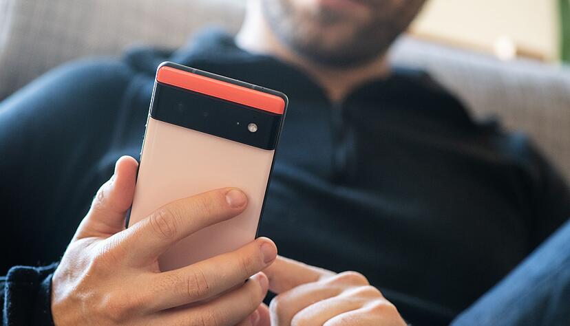 «So, das nehm ich jetzt lieber mal auf.» Googles Telefon-App kann in der Beta-Version nun Anrufe aufzeichnen. Aber sollte man das auch tun? «So, das nehm ich jetzt lieber mal auf.» Googles Telefon-App kann in der Beta-Version nun Anrufe aufzeichnen. Aber sollte man das auch tun?