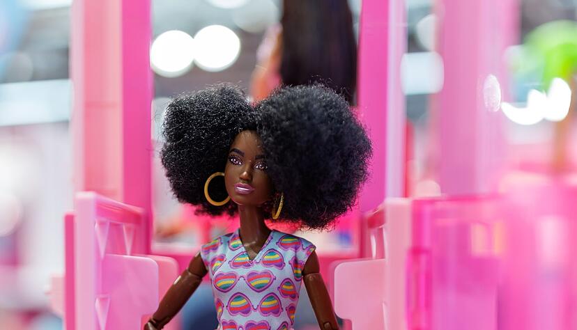 Mittlerweile gibt es auch eine Barbie im Rollstuhl (Archivbild).