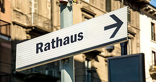 Baden Württemberg und Bayern sind die beiden einzigen Bundesländer, in denen Bürgermeister nicht abgewählt werden können. Der Verein „Mehr Demokratie“ will das nun ändern. (Symbolbild)