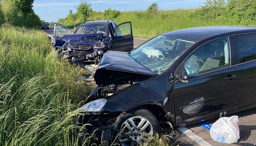 Zu einem schweren Verkehrsunfall ist es am Samstagnachmittag auf der B293 zwischen Eppingen und Eppingen-Rohrbach gekommen. Zu einem schweren Verkehrsunfall ist es am Samstagnachmittag auf der B293 zwischen Eppingen und Eppingen-Rohrbach gekommen.