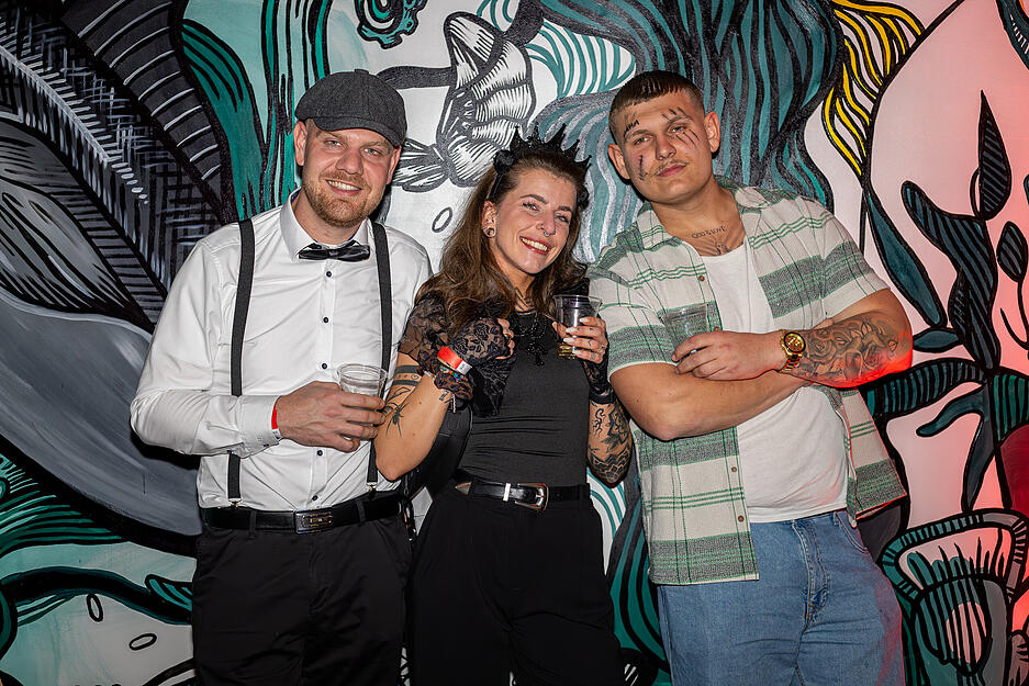 Schick, aber ohne offensichtliche Verkleidung: Auch so kann bei der Halloween-Party in Heilbronn gefeiert werden.