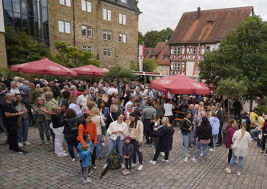 Öhringen feierte vom 3. bis 7. Juli das Hohenloher Weindorf in der Innenstadt. Auch beim Finale am Montag war einiges los. Öhringen feierte vom 3. bis 7. Juli das Hohenloher Weindorf in der Innenstadt. Auch beim Finale am Montag war einiges los.
