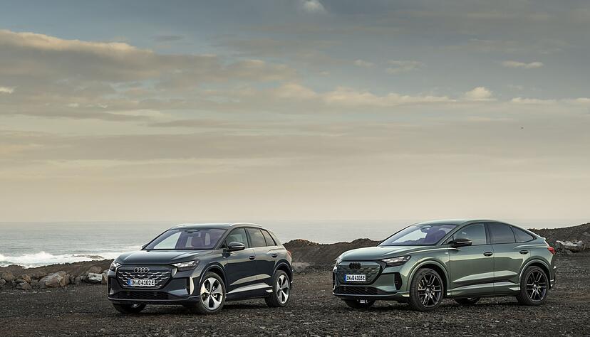 Audis Q4 e-tron (l) und Q4 Sportback e-tron sollen ab 47.500 Euro ab Mai bestellbar sein und im Sommer auf die Stra&szlig;e kommen.