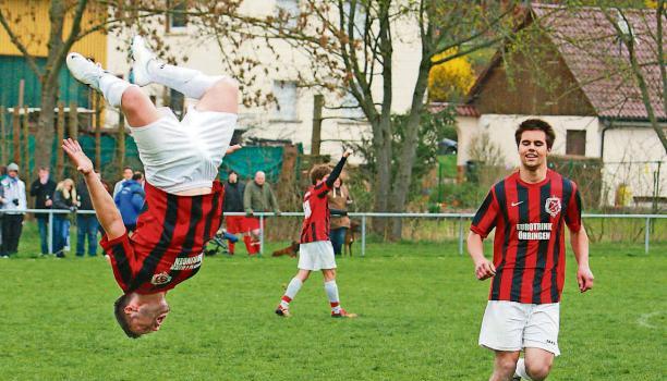 So sch&ouml;n kann ein Jubel sein: Artur Fritzler freut sich &uuml;ber das 1:0. Doch Dimbach drehte die Partie gegen Bretzfeld/Verrenberg und gewann 2:1.Foto: Kurt Gesper