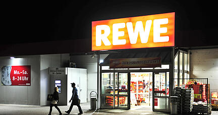 Der Rewe-Markt im Bad Wimpfener Tal soll nach Weihnachten abgerissen und neu aufgebaut werden. Die Märkte in Bad Rappenau und Haßmersheim bleiben weiterhin geöffnet. Es sollen etwa zehn neue Arbeitsplätze entstehen.
Foto: Archiv/Bailey