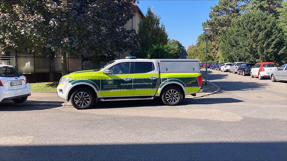 Am Dienstagmittag trifft der Kampfmittelbeseitigungsdienst aus Stuttgart am Alten Friedhof in Heilbronn ein.