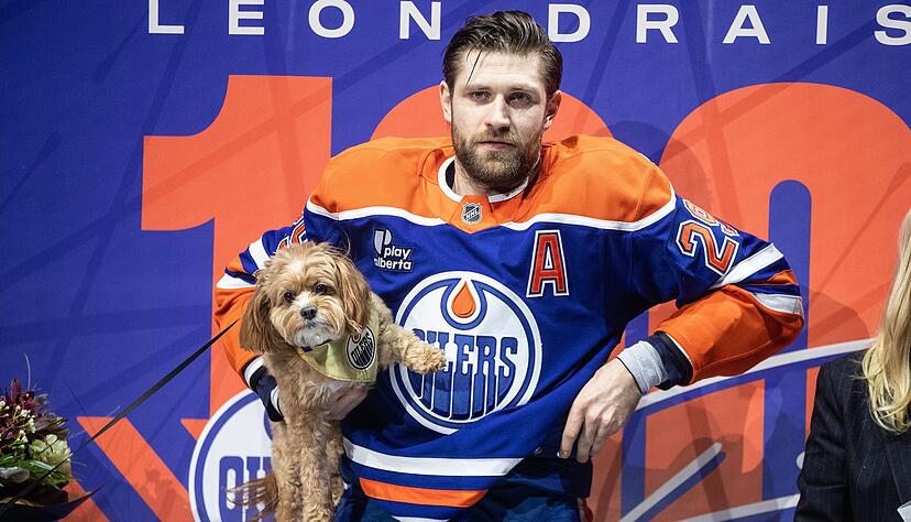 Leon Draisaitl mit seinem Hund Bowie.