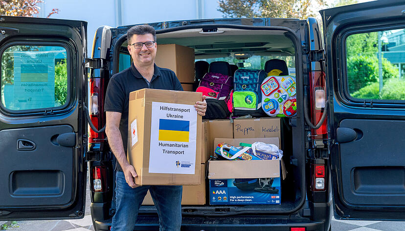 Die ersten Nachrichten vom Krieg in der Ukraine haben Sascha Groß nicht mehr losgelassen. Zwei Wochen später hat er den ersten Hilfstransport organisiert und war seitdem jedes Mal selbst mit dabei. Die ersten Nachrichten vom Krieg in der Ukraine haben Sascha Groß nicht mehr losgelassen. Zwei Wochen später hat er den ersten Hilfstransport organisiert und war seitdem jedes Mal selbst mit dabei.
