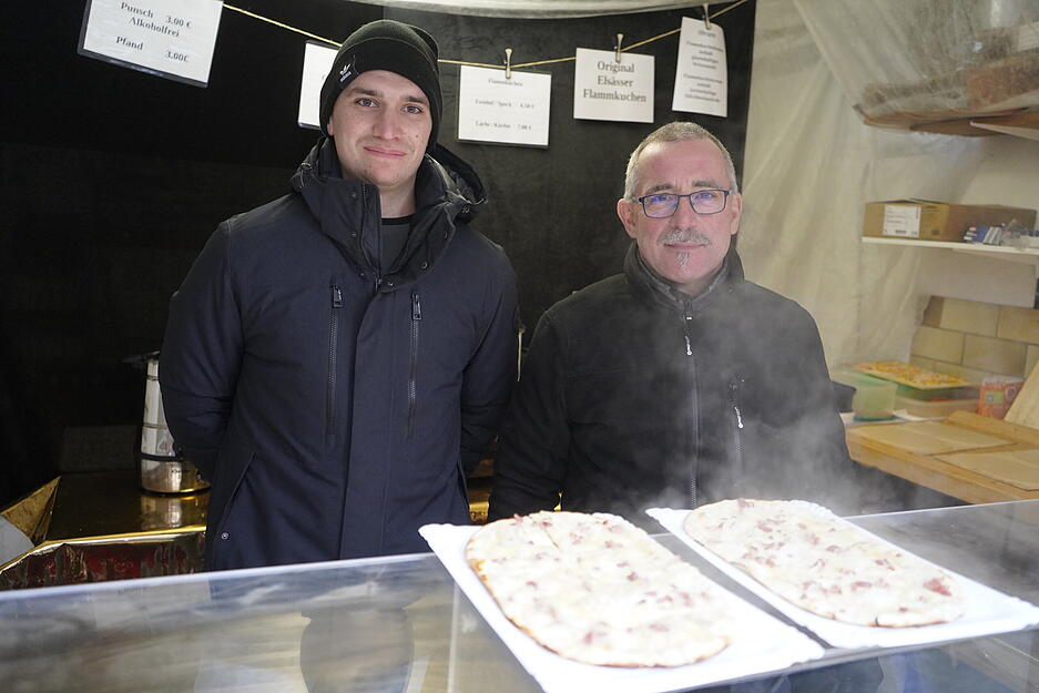 Weihnachtsmarkt am Waldenburger Schloss strahlt in hellen Lichtern Weihnachtsmarkt am Waldenburger Schloss strahlt in hellen Lichtern