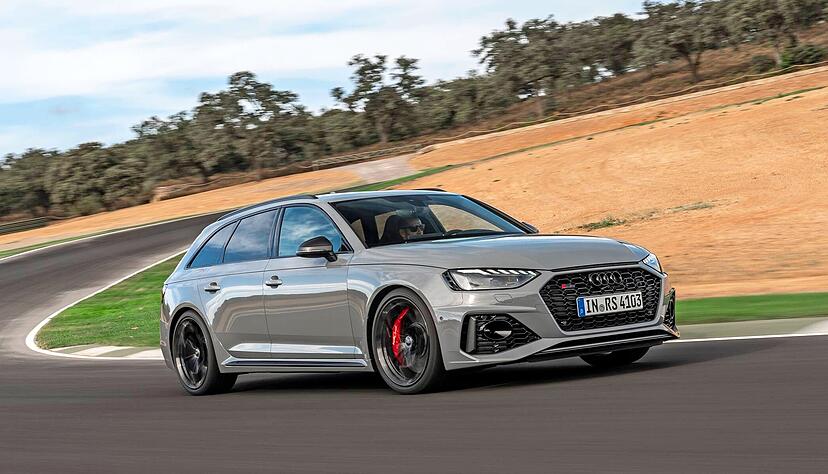 Mit dem 11 875 Euro teuren Competition Plus-Paket lässt sich der RS4-Avant der Neckarsulmer Audi Sport GmbH noch einmal dynamischer bewegen als ohnehin schon. Im Paket enthalten ist unter anderem ein Gewindefahrwerk.
Foto: Audi Mit dem 11 875 Euro teuren Competition Plus-Paket lässt sich der RS4-Avant der Neckarsulmer Audi Sport GmbH noch einmal dynamischer bewegen als ohnehin schon. Im Paket enthalten ist unter anderem ein Gewindefahrwerk.
Foto: Audi
