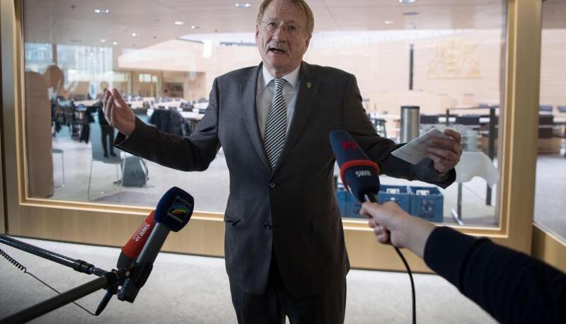 Wolfgang Drexler (SPD), der Vorsitzende im baden-württembergischen NSU-Untersuchungsausschuss, gibt ein Statement.