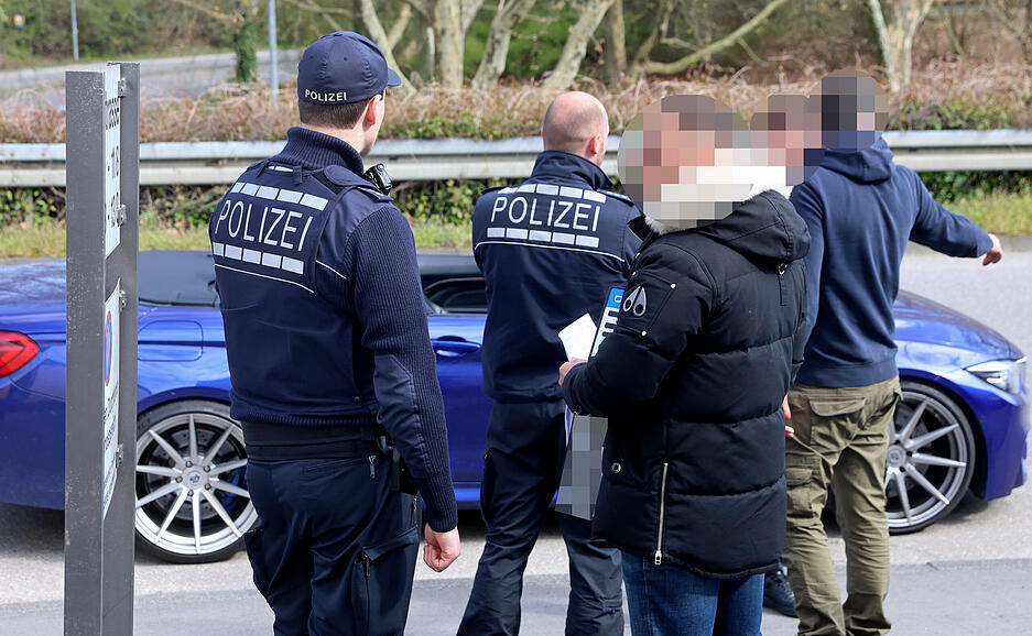 Der Fahrer muss nach der Polizeikontrolle am "Car-Friday" mit einem Verfahren rechnen.