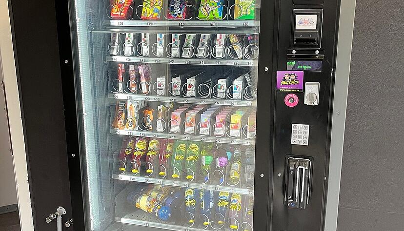 In einem Automaten der Firma Snack Broz am Wollhaus wird der scharfe Chip weiter verkauft.