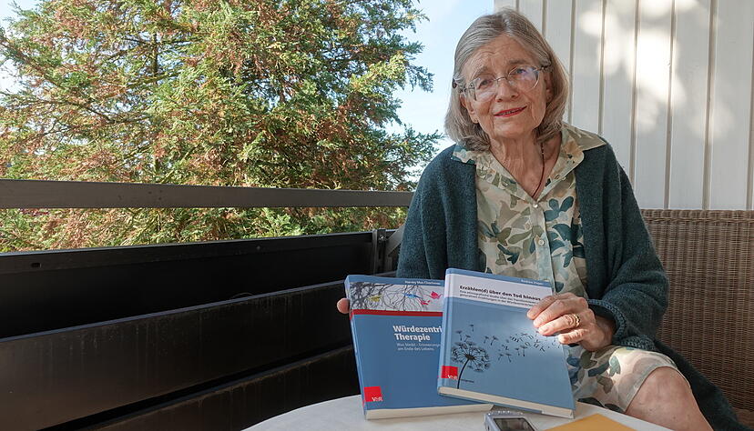 Gabriele Häußler, Trauerbegleiterin und ehrenamtliche Sterbebegleiterin vom Ambulanten Hospizdienst Heilbronn, hat sich umfassend zum Thema "Würdezentrierte Therapie" informiert - und integriert die Forschungsergebnisse in ihre Arbeit.