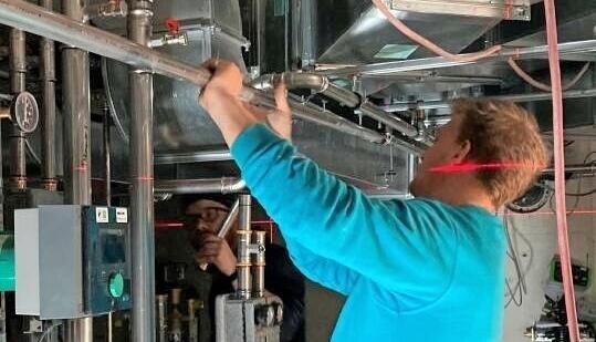 Im Untergeschoss des Anbaus wird die Technik installiert.