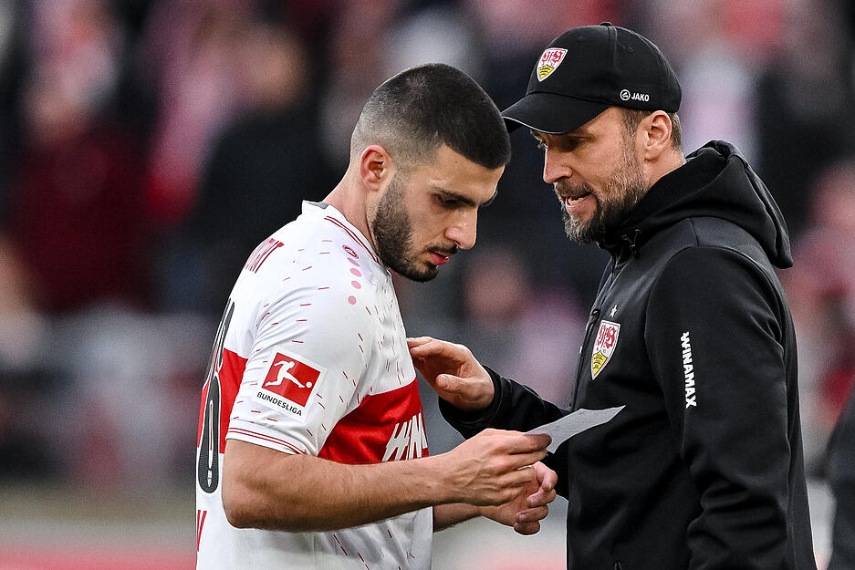 Und nicht nur VfB-Coach Sebastian Hoeneß (r.) setzt auf Undav, auch Bundestrainer Julian Nagelsmann hat den Stuttgarter Stürmer im Blick.