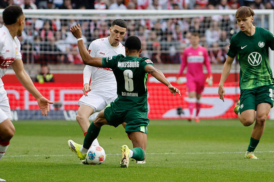 Bilal El Khannouss: Hatte einige gute Ideen und zeigte sein feines F&uuml;&szlig;chen. Im Vergleich zur restlichen Offensive jedoch etwas unauff&auml;lliger. Note: 3