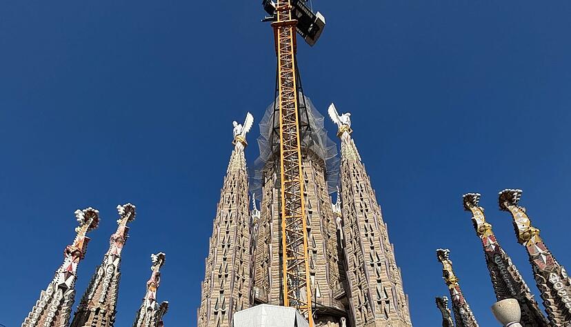 Der Aufbau des in Deutschland gebauten Kreuzes auf dem Hauptturm der Sagrada Familia, dem Jesus-Turm, soll in Kürze beginnen.