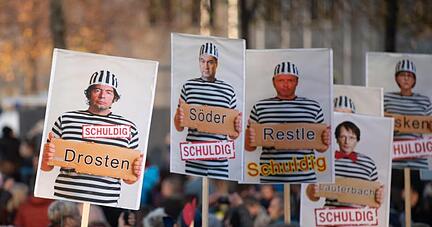 Demonstrationsteilnehmer der Initiative ?Querdenken? in Leipzig. Die Zahl der Menschen, bei denen Forscher eine «Verschwörungsmentalität» erkannten, stieg 2020 wieder an.