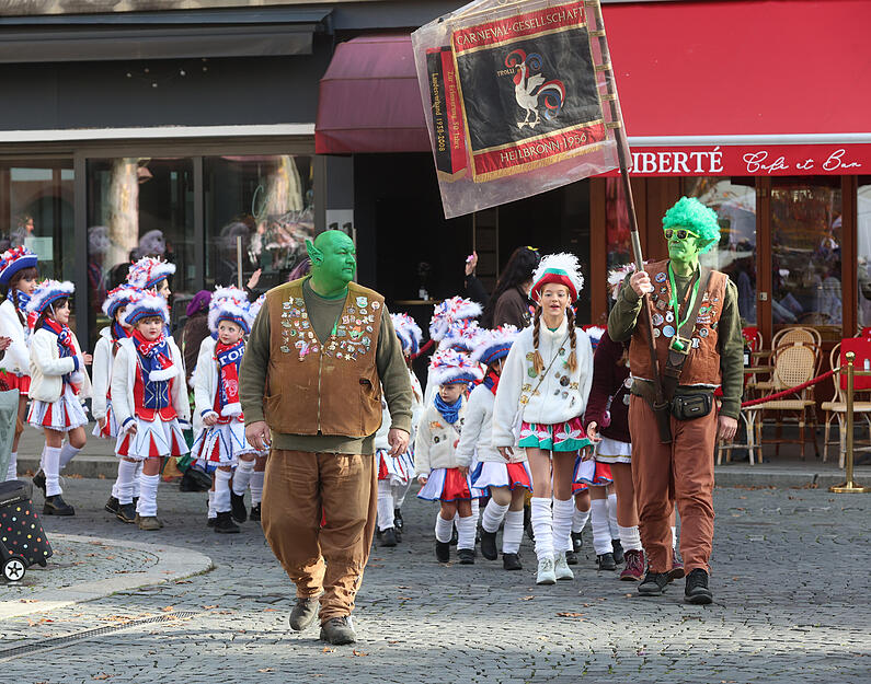Bunte Kostüme und fröhliche Gesichter: In Heilbronn beginnt die närrische Zeit.