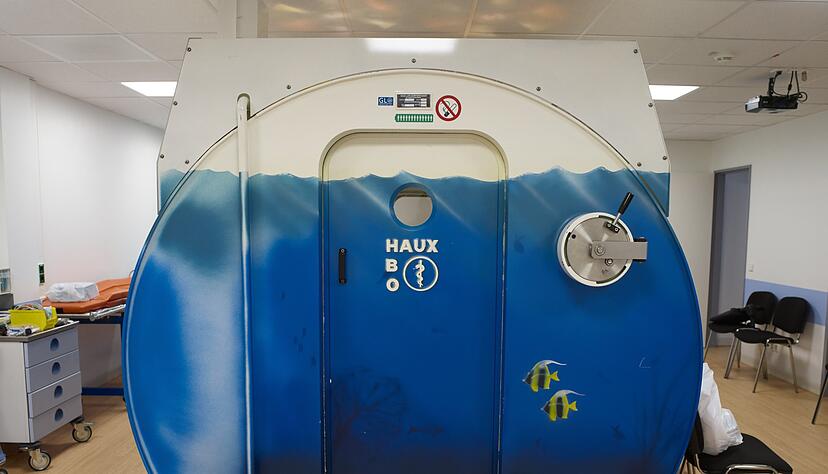 Die Druckkammer ist ein eigenes Institut in den R&auml;umen des Klinikums
Ludwigsburg. Fotos: Gugau