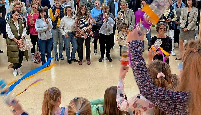 Mit G&auml;sten und Musik wird die neue Grundschule Limespark eingeweiht. Foto: Yvonne Tscherwitschke