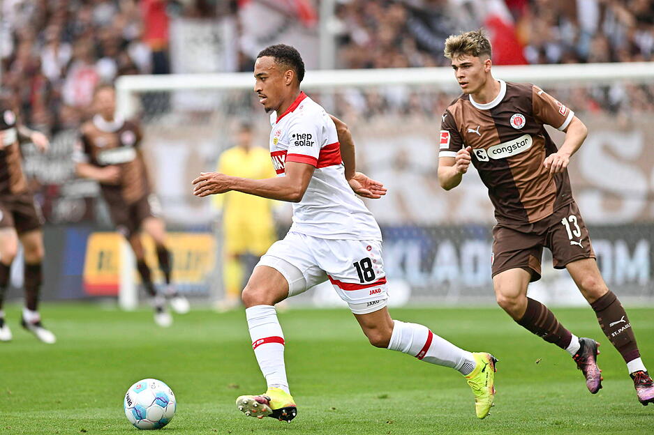Jamie Leweling: Leweling findet seit einiger Zeit kaum Bindung zum Spiel des VfB Stuttgart. Zwar kämpft Leweling nach hinten mit, aber offensiv ist er kaum zu sehen. Note: 5