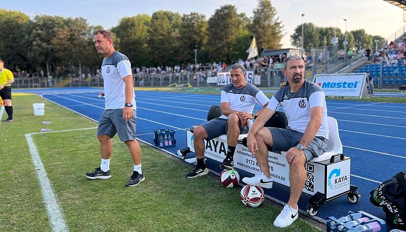 Die Personalsituation beim VfR Heilbronn macht Trainer Markus Lang (von links), Vorsitzendem Onur Celik und Teammanager Zdenko Juric im Derby gegen Türkspor Neckarsulm sichtlich zu schaffen.