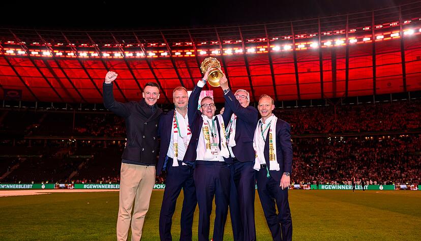 Vorstand Marketing und Vertrieb Rouven Kasper (r) wechselt vom VfB Stuttgart zum FC Bayern. (Archivbild)