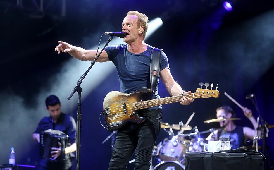 Juli 2017: Vor 10 000 Besuchern spielt Sting beim Würth-Open-Air auf dem neuen Festival-Gelände vor dem Carmen-Würth-Forum. Juli 2017: Vor 10 000 Besuchern spielt Sting beim Würth-Open-Air auf dem neuen Festival-Gelände vor dem Carmen-Würth-Forum.
