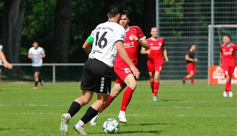 Kapitän Luca Hofmann bestreitet sein letztes Spiel für den VfR Heilbronn und will seinem Verein zum Abschied den Klassenerhalt bescheren. Kapitän Luca Hofmann bestreitet sein letztes Spiel für den VfR Heilbronn und will seinem Verein zum Abschied den Klassenerhalt bescheren.